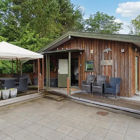 4 Bedroom Beautiful In Dom wakacyjny *