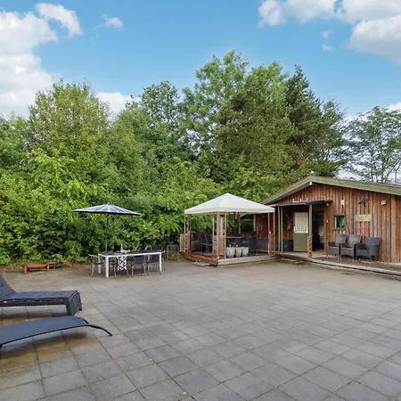 4 Bedroom Beautiful In Oksbøl