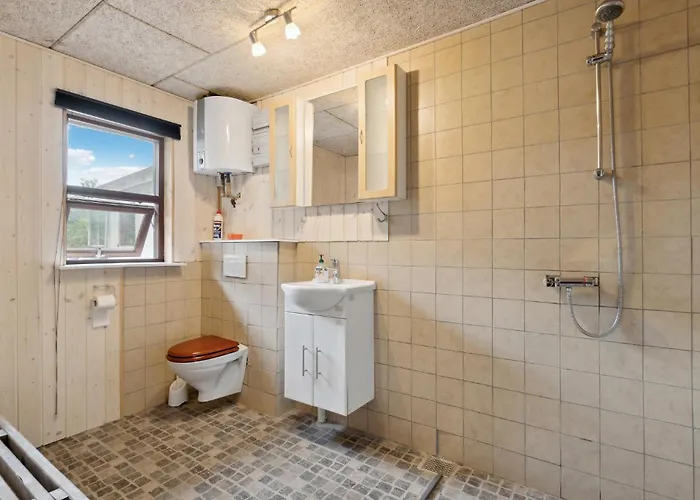 4 Bedroom Beautiful In Feriehus