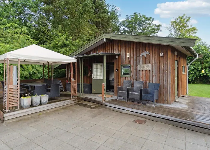 4 Bedroom Beautiful In Feriehus *
