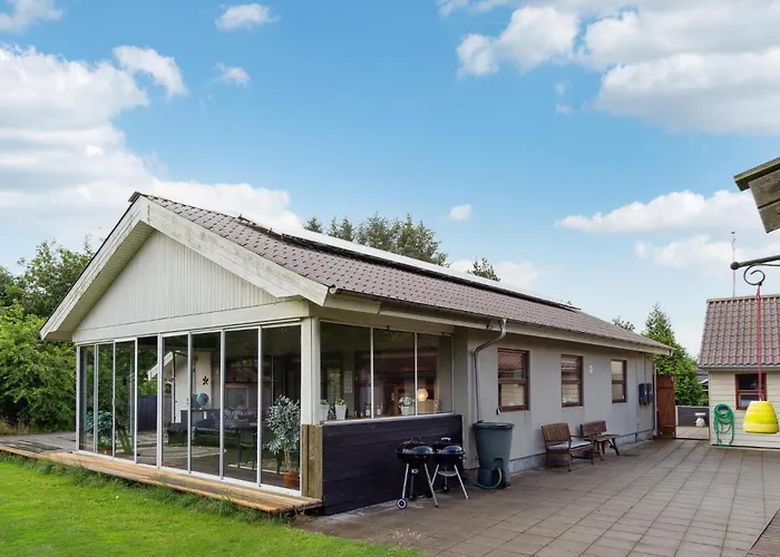 4 Bedroom Beautiful In Feriehus *