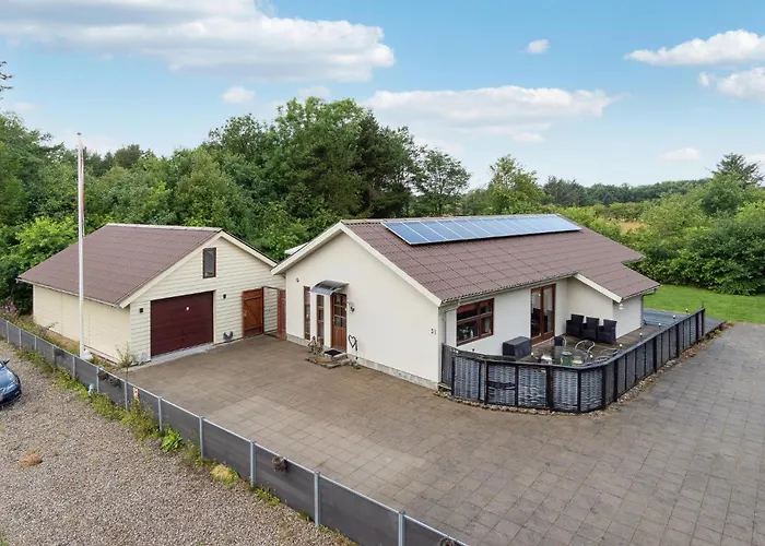 4 Bedroom Beautiful In Feriehus