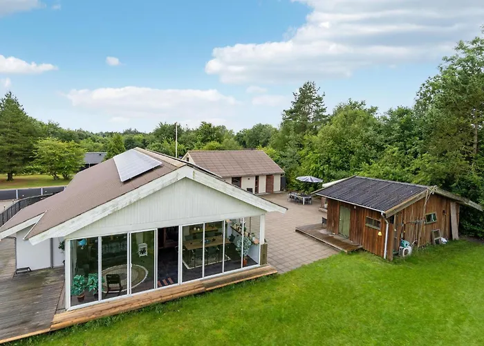 4 Bedroom Beautiful In Feriehus Oksbøl