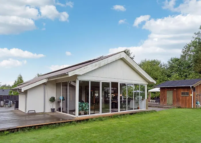 Feriehus 4 Bedroom Beautiful In